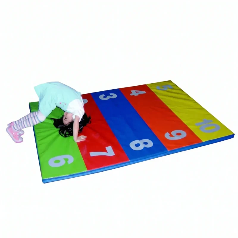180x120 cm ölçülerindeki geniş yapısı sayesinde çocukların rahat hareket etmesine olanak tanır.